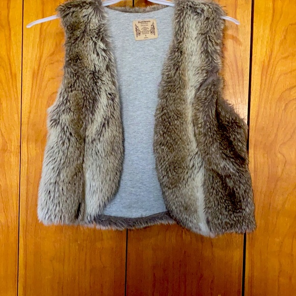 RUFFHEWN FAUX FUR VEST - Picture 2 of 4